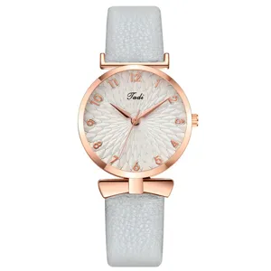 Orologio da donna al quarzo elegante con cinturino in pelle grigia e cassa oro rosa.