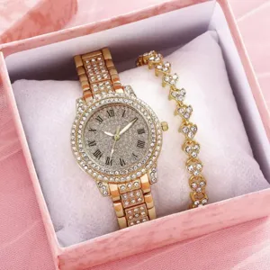 Dettagli dell'orologio al quarzo dorato in strass di lusso con set bracciale cuore.