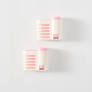 Taartsnijder detailweergave, verstelbare plastic broodsnijder en laaggeleider voor bakken.