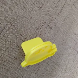 Mini stampo per panini orso, dettaglio utensile da forno in plastica per bambini.