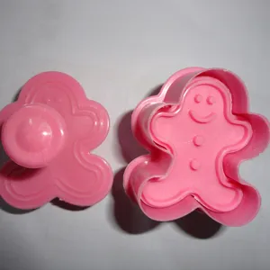 Roze kunststof 3D peperkoek man koekjessnijder set, schattige bakvorm voor koekjes.