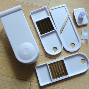 Set di tagliaverdure da cucina multifunzionale con lame in acciaio intercambiabili.