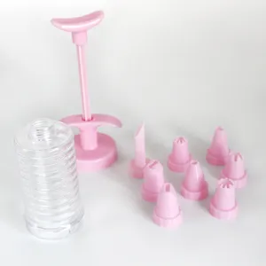 Koekjespers spuitset met transparante cilinder en acht roze spuitmondjes voor bakken.