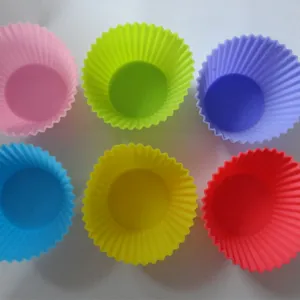 Kleurrijke siliconen cupcake vormtjes 6 stuks set muffin bakvormen voor lekker gebak.