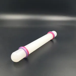 Non-stick rolling pin with adjustable rings for fondant and pastry baking details.