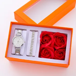 Set regalo orologio quarzo donna con bracciale strass e rose di sapone scatola arancione