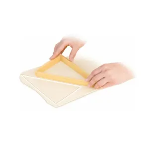 Driehoekige croissant deegsnijder, kunststof bakvorm voor zelfgemaakte hoorntjes thuis.