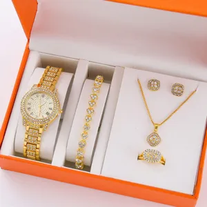 Set regalo di lusso con orologio al quarzo e gioielli da donna con design a trifoglio.