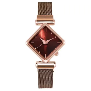 Orologio da polso da donna al quarzo a rombo oro rosa con cinturino in maglia magnetica.