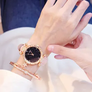 Affascinante orologio da donna al quarzo con quadrante stellato e set di bracciali eleganti.
