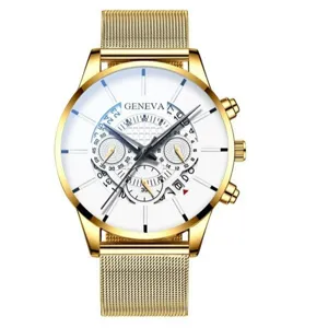 Orologio al quarzo da uomo con cinturino in maglia oro e quadrante bianco vista dettaglio.