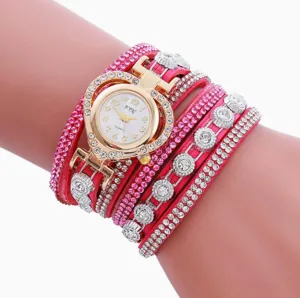 Damen Strass Wickel Quarz Uhr rosa Lederarmband Herz Zifferblatt Nahaufnahme Detail