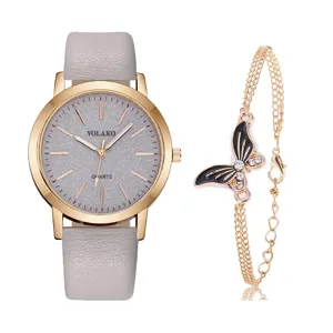 Vista dettagliata dell orologio da polso al quarzo da donna con cinturino in pelle grigia.
