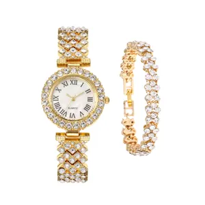 Ensemble montre quartz strass dorée pour femme avec cadran aux chiffres romains chic.