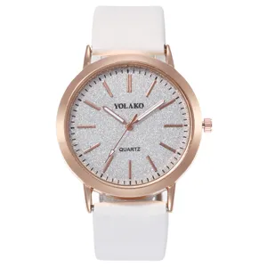 Orologio da polso al quarzo da donna con cinturino in pelle bianca e cassa in oro rosa.