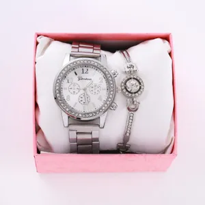 Set regalo orologio al quarzo da donna e bracciale con strass in stile argento.