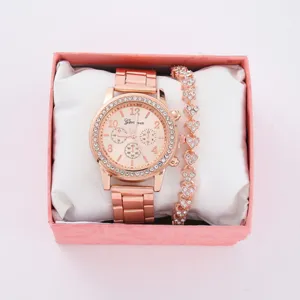 Splendido set orologio al quarzo oro rosa e bracciale con cuore e strass da donna elegante.