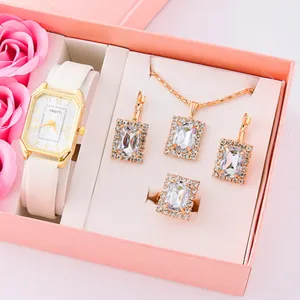 Set di gioielli da donna di lusso con orologio quadrato in strass, collana, orecchini e anello.
