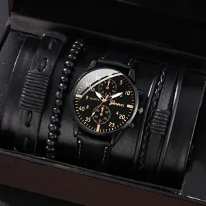 Vue detaillee de la montre quartz noire homme et de ensemble de bracelets en cuir.