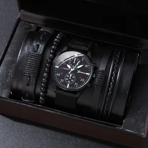 Vue détaillée de la montre quartz pour homme et du lot de bracelets en cuir noir élégant.