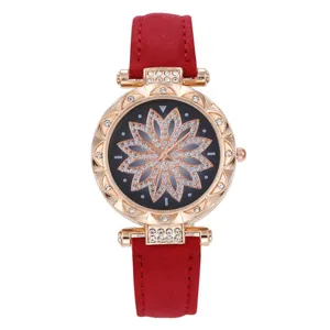 Vista dettagliata dell'orologio da donna al quarzo con cinturino rosso e quadrante.