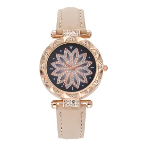 Orologio da donna al quarzo con strass quadrante floreale elegante e cinturino beige.