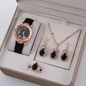 Vista dettagliata del set di gioielli da donna 5 pezzi orologio collana orecchini anello.