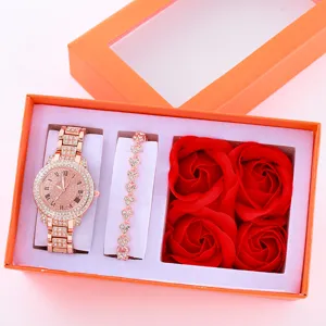 Set regalo di lusso con orologio al quarzo in strass oro rosa bracciale e rose di sapone.