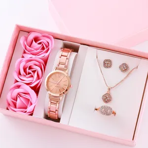 Set regalo orologio al quarzo oro rosa con collana, orecchini, anello e rose di sapone donna.