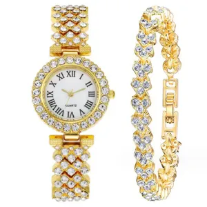 Set di orologio al quarzo e bracciale in strass dorato alla moda con numeri romani per donna.