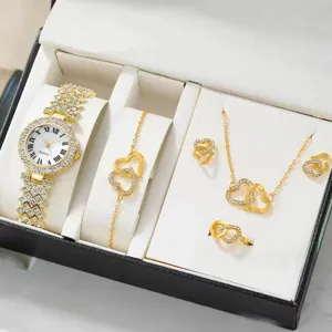 Fantastico orologio al quarzo con numeri romani strass e set di gioielli vista dettaglio.