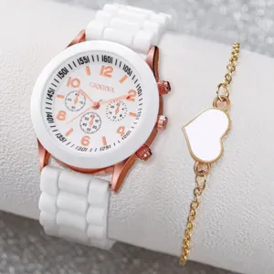 Vista dettagliata dell'orologio da polso donna con cinturino in silicone bianco e bracciale.