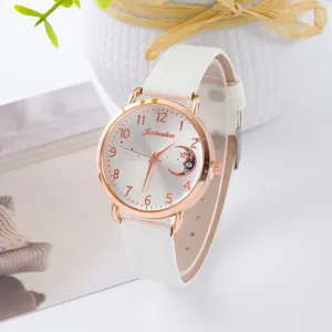 Elegante orologio da donna al quarzo con cinturino bianco, cassa in oro rosa e quadrante lunare.
