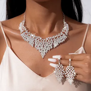 Elegant luxury court style sparkling zircon necklace and drop earrings jewelry set.