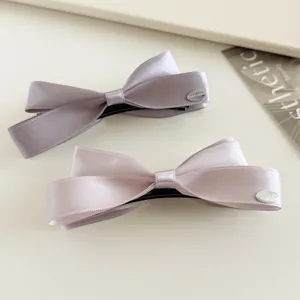 Satin Schleife Haarklammer, elegantes koreanisches Haaccessoire in zarten Pastellfarben.