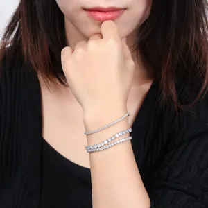 Elegante bracciale tennis in argento 925 con pietre di zircone scintillanti per le donne.