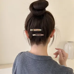 Koreanischer bunter einfacher nahtloser Metall-Haarspangen Detail für Pony und Styling.
