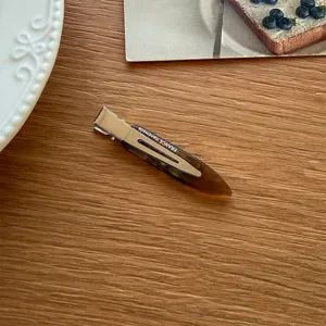 Elegante Schildpatt Entenschnabel Haarklammer, minimalistisches Styling Accessoire für tägliches Haar.