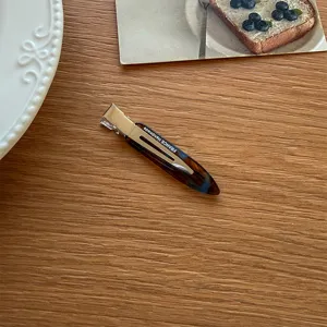 Minimalistische Schildpatt Metall Entenschnabel Haarklammer, schickes Styling-Accessoire.