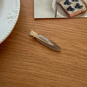 Minimalistische Haarklammer für Damen, stilvolle Entenschnabel Spange für Alltag und süssen Pony.