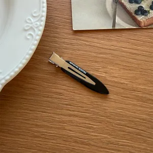Koreanische minimalistische schwarze Metall Entenschnabel Haarklammer fuer den Alltag.