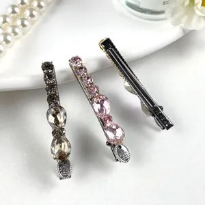 Exquisite rhinestone hair clip set, sparkling K9 crystal side clip for women and girls daily styling.