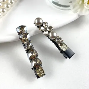 Elegant crystal rhinestone hair clips sweet fashion side duckbill clips for women daily wear.