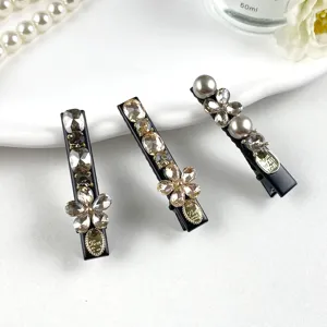 Elegant crystal rhinestone hair clips for women, stylish black side duckbill hairpin.