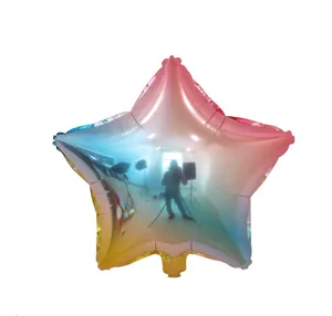 Ballon aluminium en etoile degradee pour fete danniversaire mariage decoration chic.