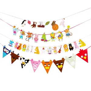 Leuke papieren slingers en banners met dierenfiguren voor verjaardagsfeest decoraties.