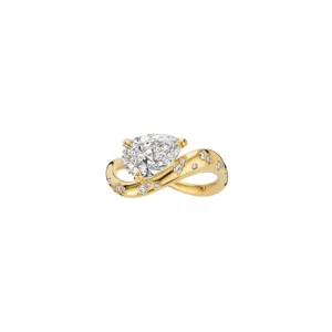 Prachtige close-up van een peervormige diamantring met geometrische gouden golf pavé.