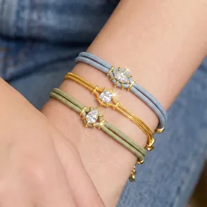 Makaron farbige geflochtene Armbänder mit mehrfach geschliffenem Zirkonia und verstellbarer Schnalle.