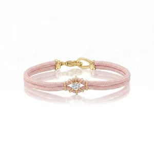 Roze gevlochten armband met gouden metalen hardware en een centrale kristallen ster.