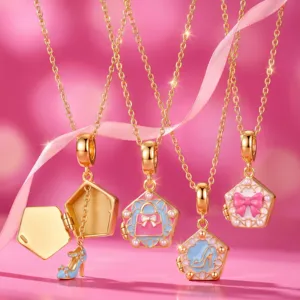 Exquisites Emaille Fünfeck Medaillon Halsketten Set mit Schleife, Tasche und Absatz Anhängern.